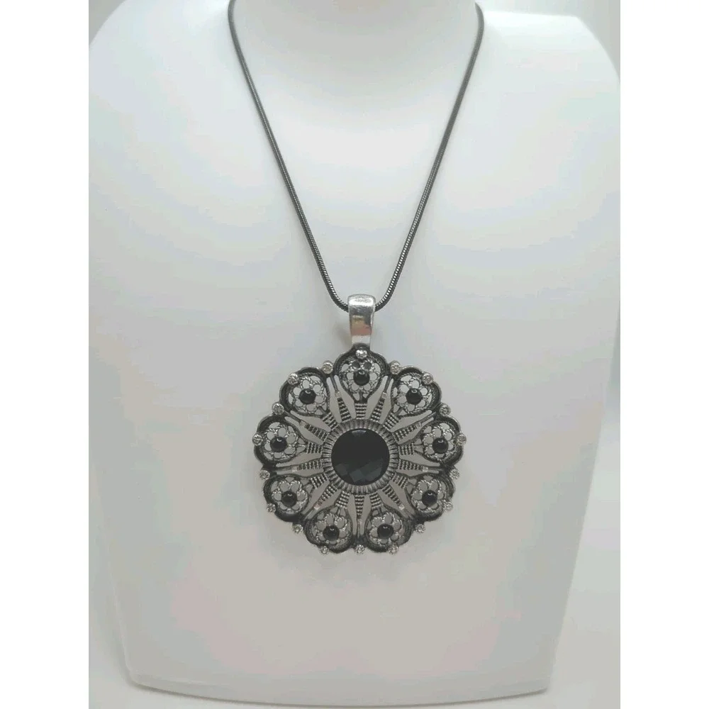 Boho Silver Tone Floral Pendant Necklace Black Faceted Stone Statement Vintage - Picture 4 of 8